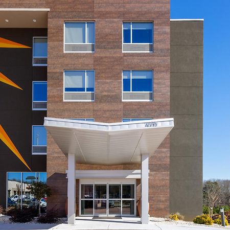 La Quinta Inn & Suites By Wyndham โลคัสท์โกรฟ ภายนอก รูปภาพ