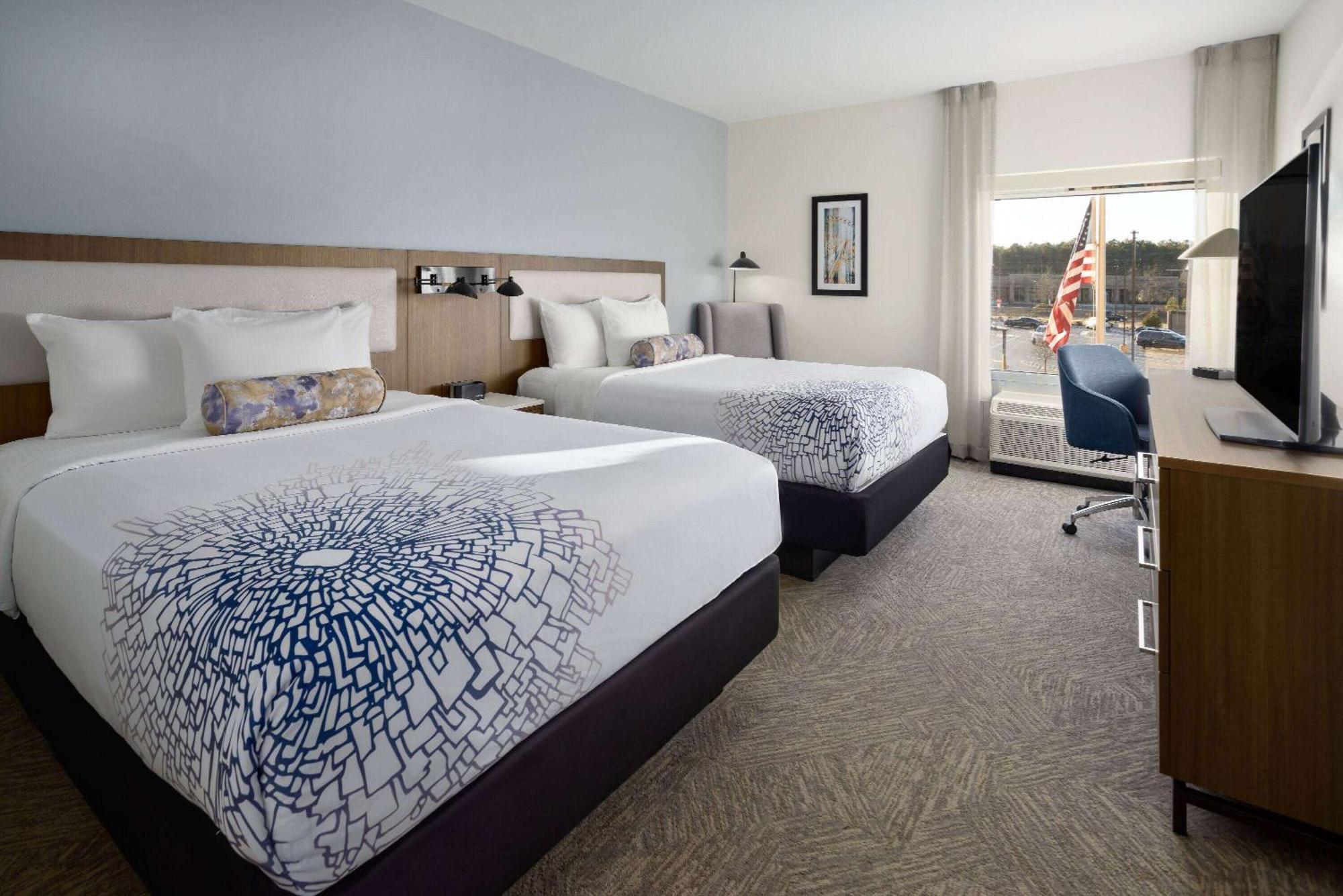 La Quinta Inn & Suites By Wyndham โลคัสท์โกรฟ ภายนอก รูปภาพ