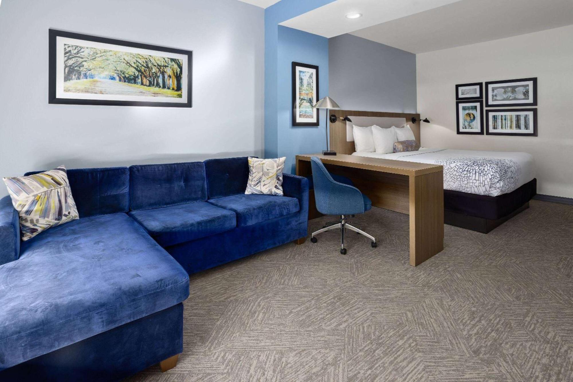 La Quinta Inn & Suites By Wyndham โลคัสท์โกรฟ ภายนอก รูปภาพ