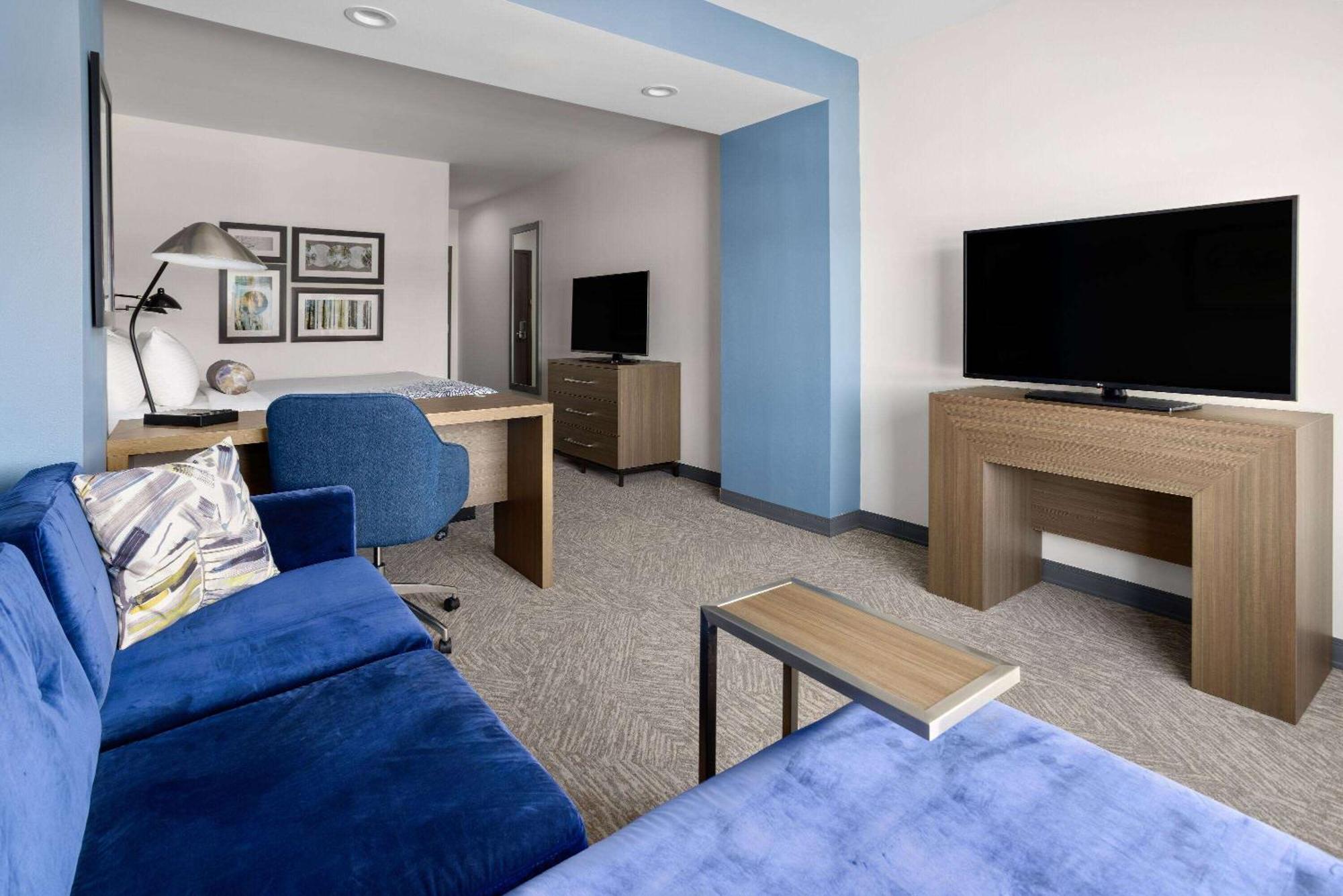 La Quinta Inn & Suites By Wyndham โลคัสท์โกรฟ ภายนอก รูปภาพ