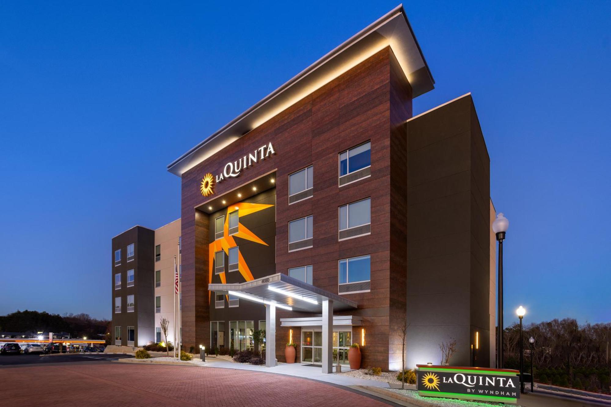 La Quinta Inn & Suites By Wyndham โลคัสท์โกรฟ ภายนอก รูปภาพ