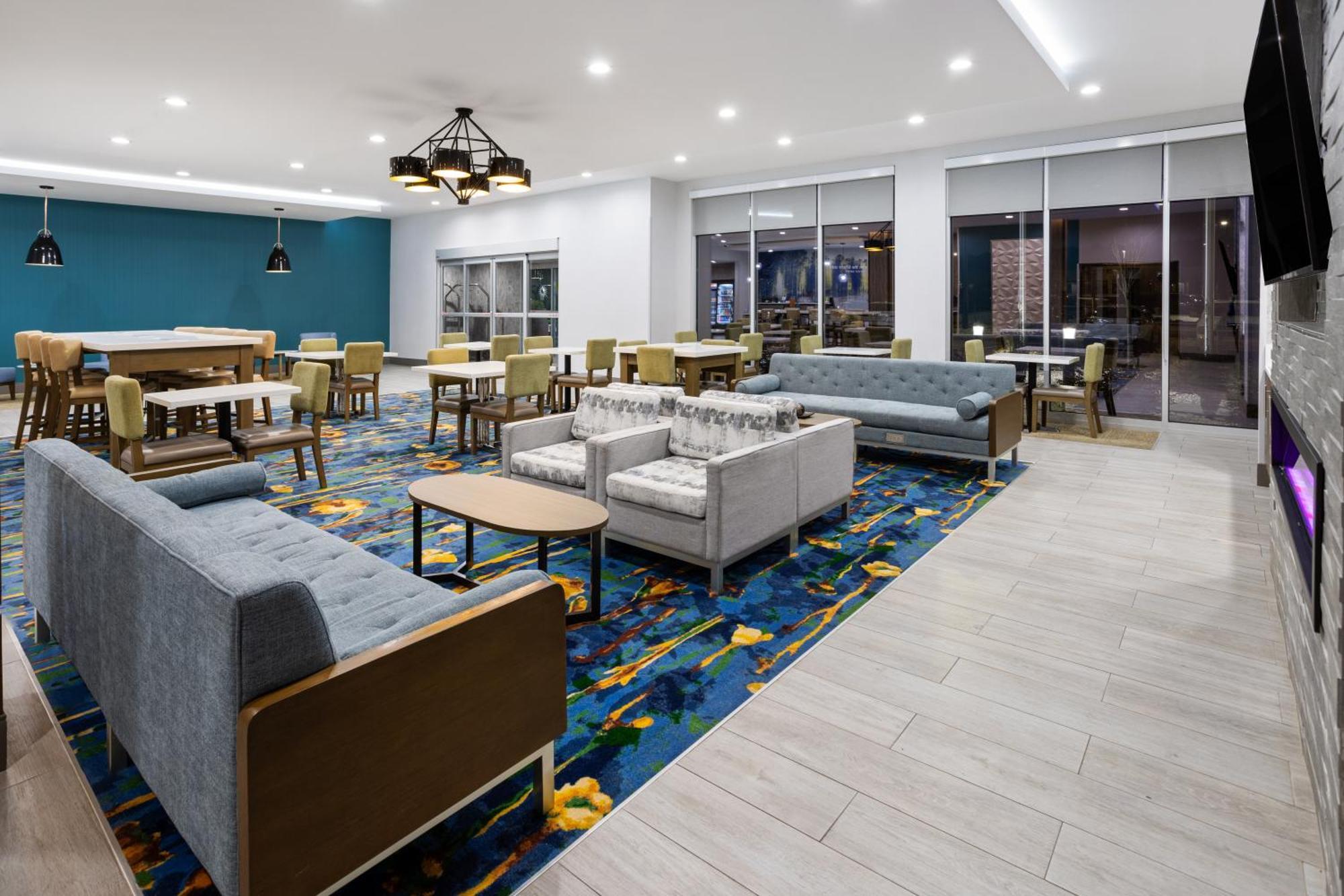 La Quinta Inn & Suites By Wyndham โลคัสท์โกรฟ ภายนอก รูปภาพ
