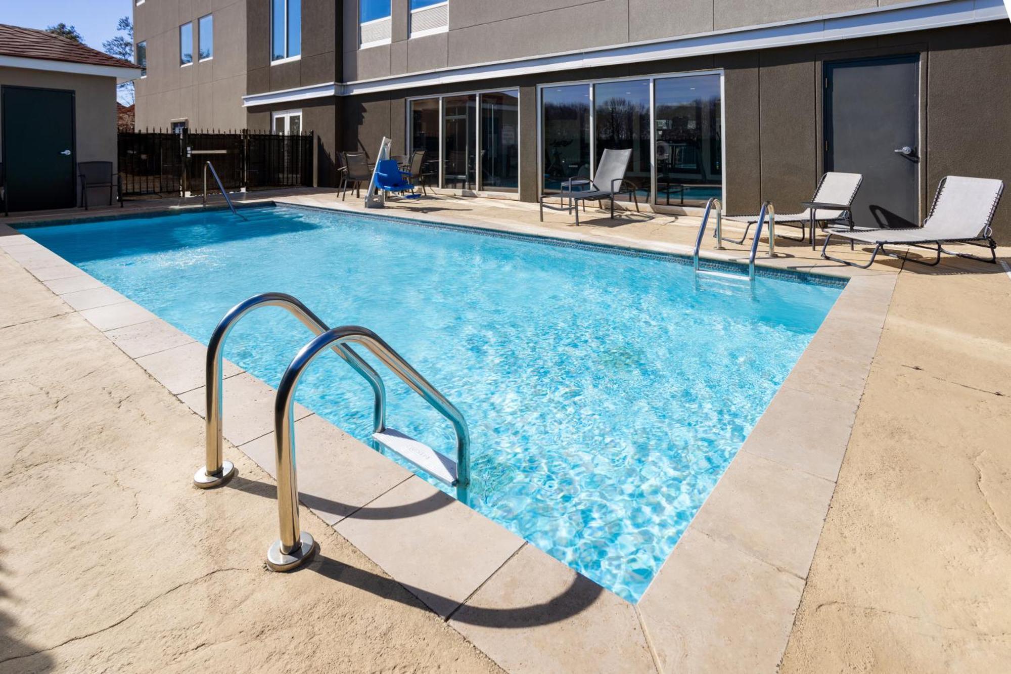 La Quinta Inn & Suites By Wyndham โลคัสท์โกรฟ ภายนอก รูปภาพ