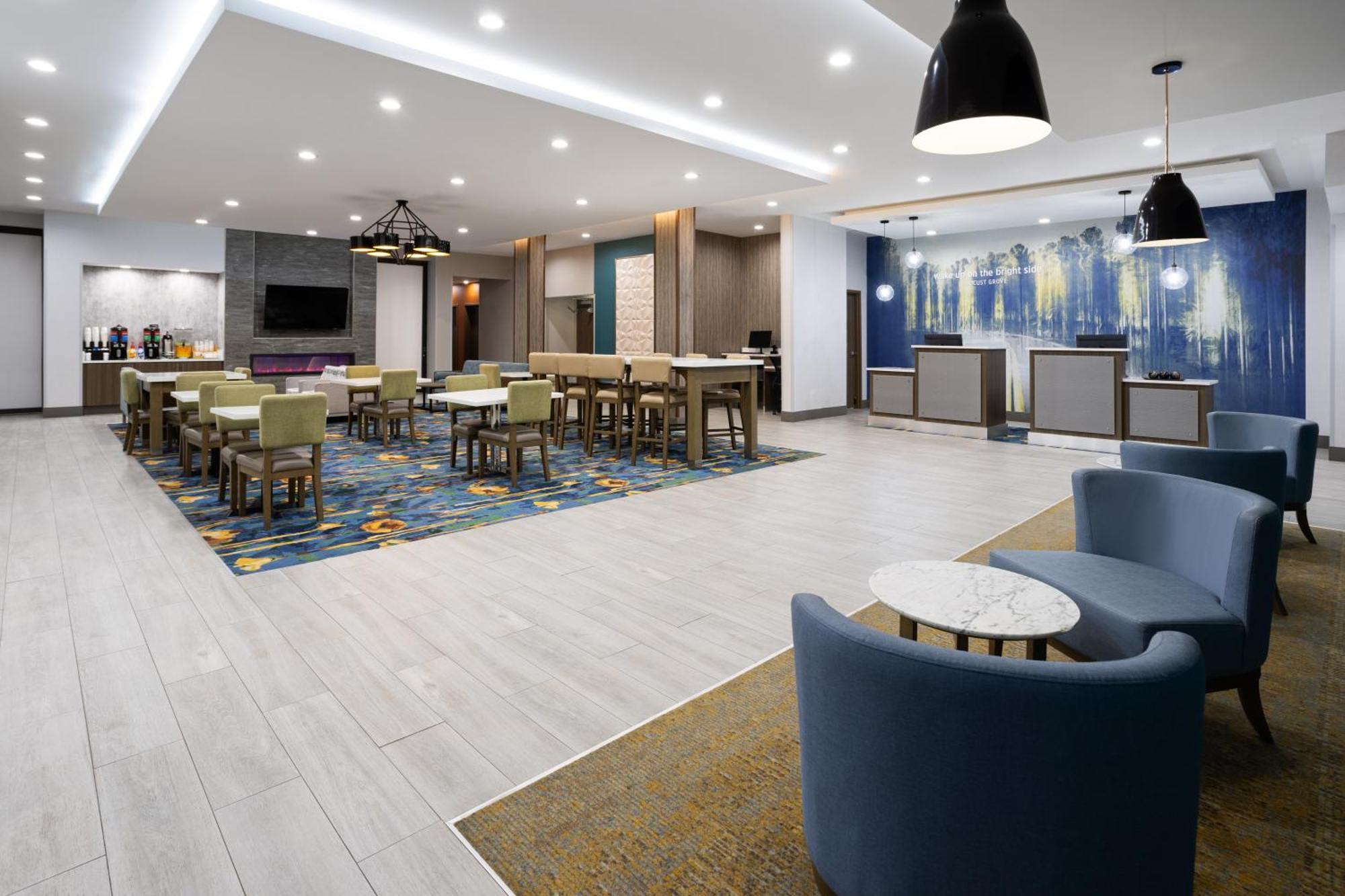 La Quinta Inn & Suites By Wyndham โลคัสท์โกรฟ ภายนอก รูปภาพ