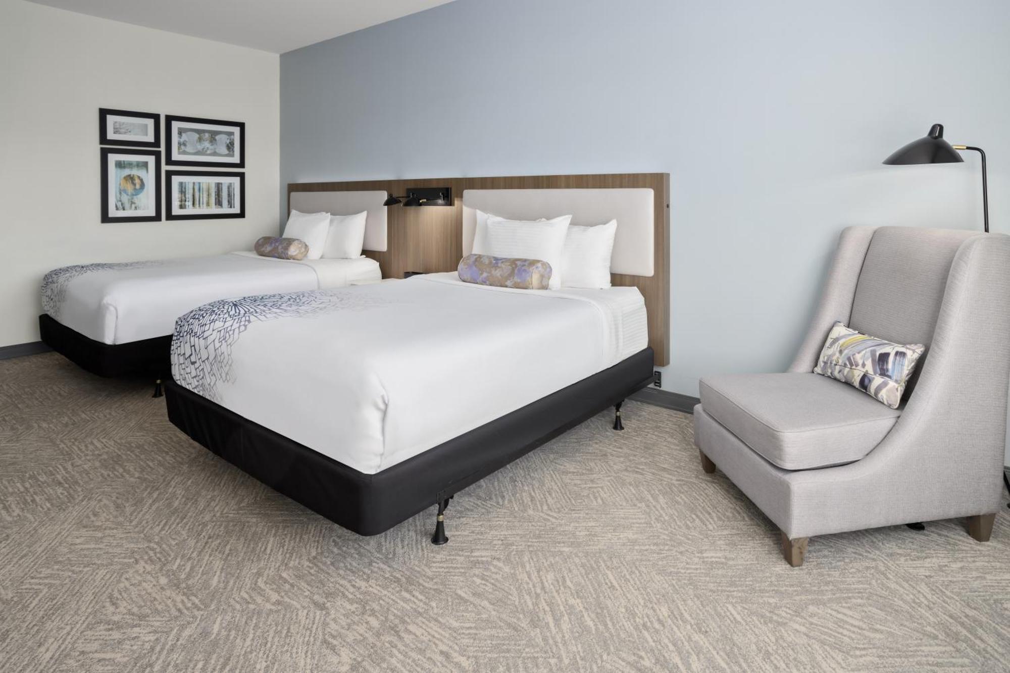 La Quinta Inn & Suites By Wyndham โลคัสท์โกรฟ ภายนอก รูปภาพ