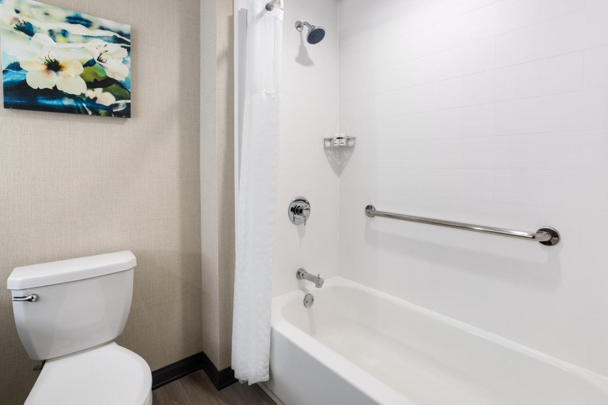 La Quinta Inn & Suites By Wyndham โลคัสท์โกรฟ ภายนอก รูปภาพ