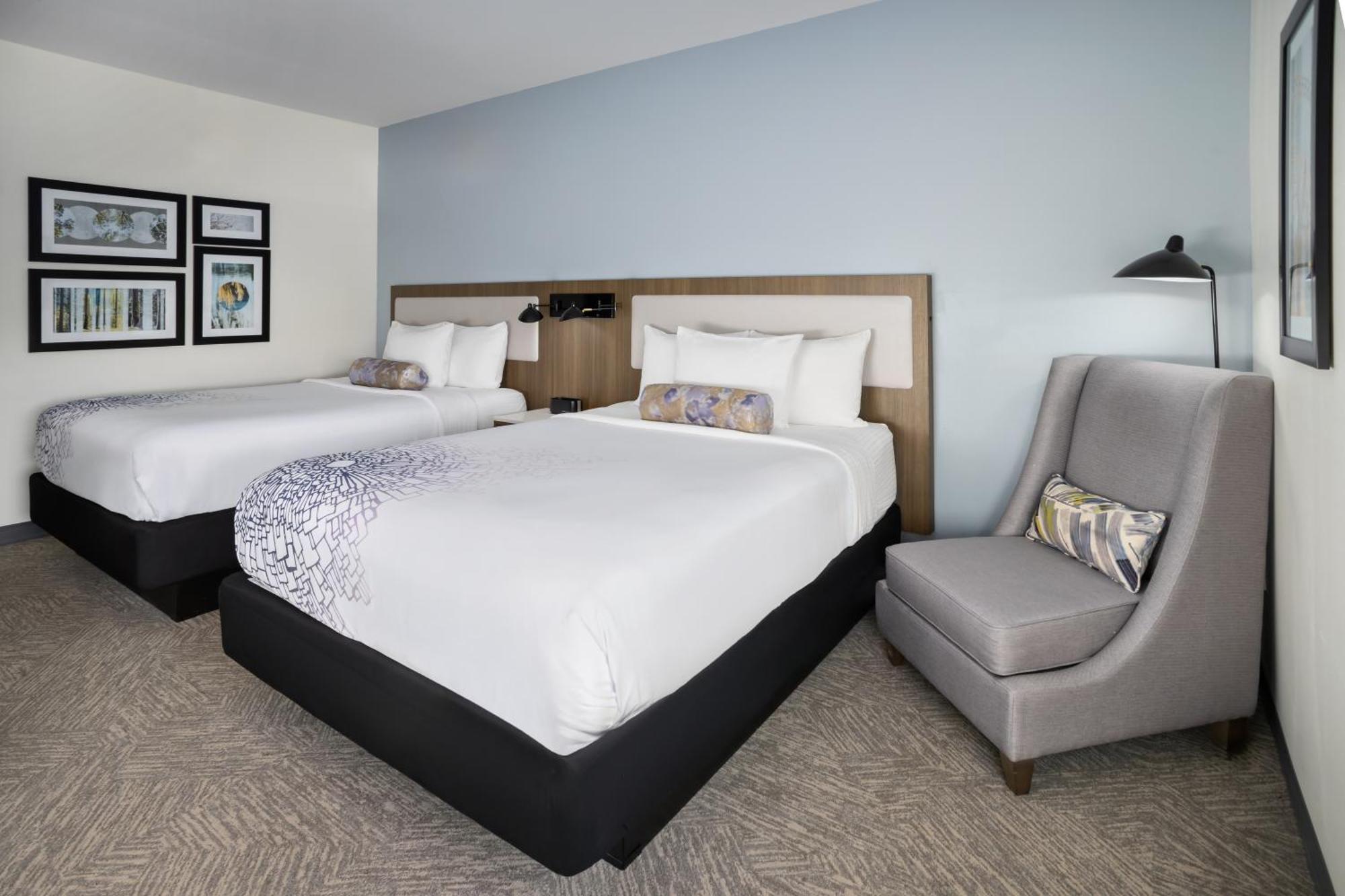 La Quinta Inn & Suites By Wyndham โลคัสท์โกรฟ ภายนอก รูปภาพ