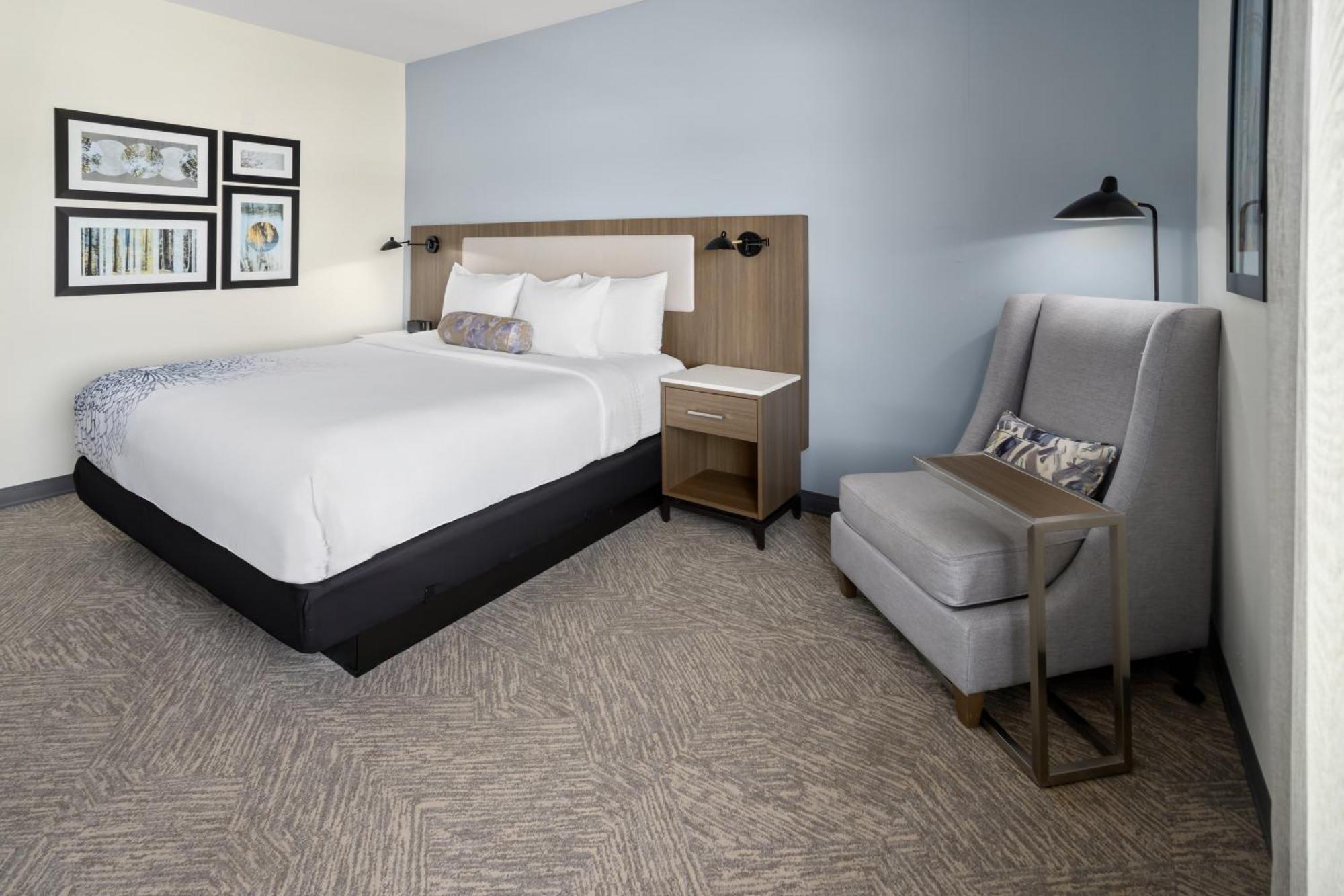 La Quinta Inn & Suites By Wyndham โลคัสท์โกรฟ ภายนอก รูปภาพ